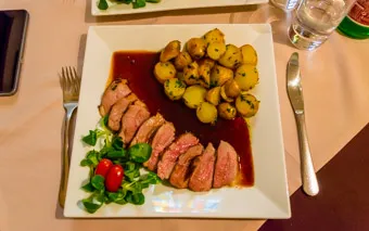 Il cibo locale a Bratislava, ristorante Prasna Basta, Slovacchia