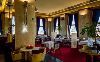 L'interno del ristorante Restavracija Nebotičnik a Lubiana, Slovenia