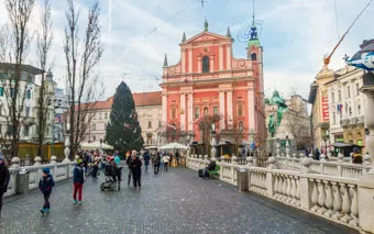 Ponte Triplo e la piazza centrale di Lubiana, Slovenia